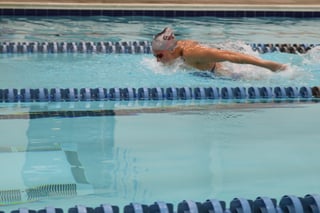 Paralympic gold medalist Jessica Long training at the Merritt Towson lap pool